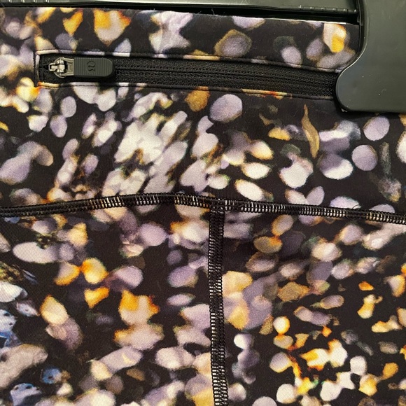 Lululemon Wunder-Under Leggings - Picture 4 of 4